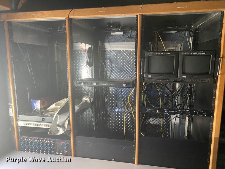 image for item JN9259 1997 GMC T6500  box truck