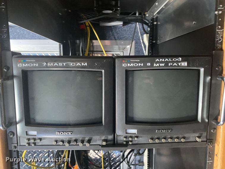 image for item JN9259 1997 GMC T6500  box truck