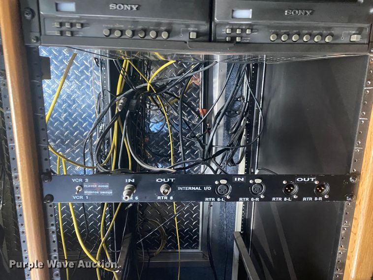 image for item JN9259 1997 GMC T6500  box truck