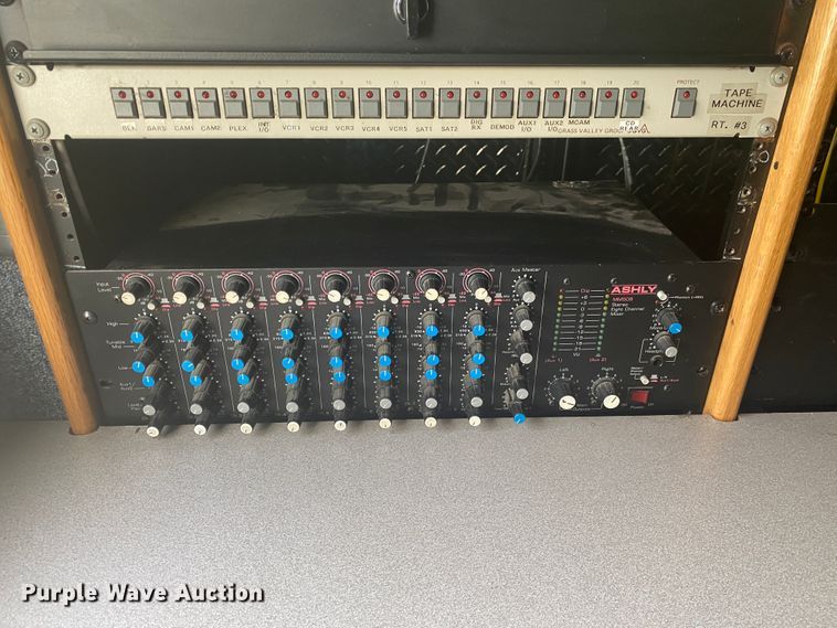 image for item JN9259 1997 GMC T6500  box truck