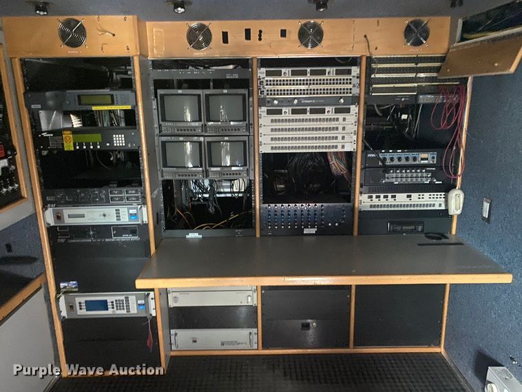 image for item JN9259 1997 GMC T6500  box truck