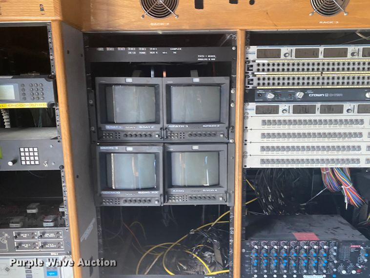 image for item JN9259 1997 GMC T6500  box truck