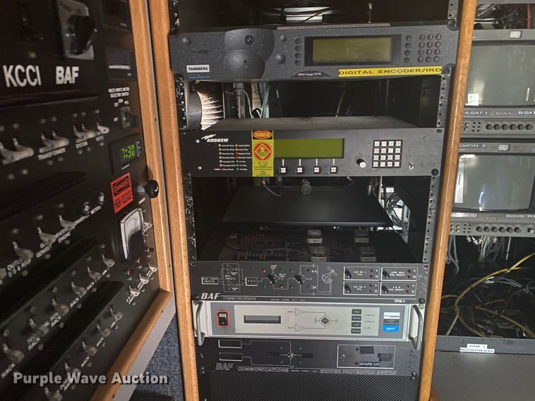 image for item JN9259 1997 GMC T6500  box truck