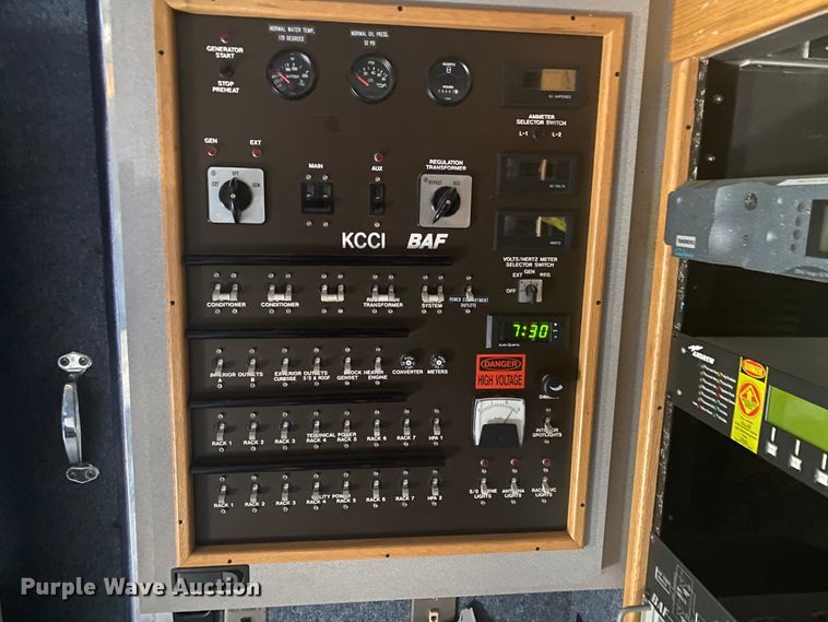 image for item JN9259 1997 GMC T6500  box truck