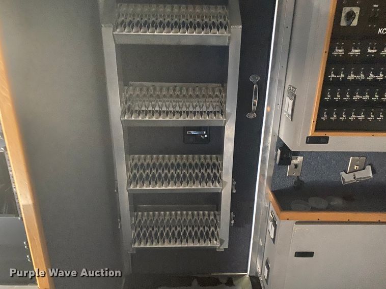 image for item JN9259 1997 GMC T6500  box truck