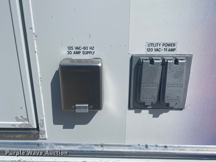 image for item JN9259 1997 GMC T6500  box truck