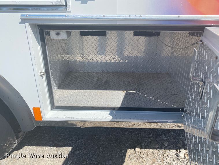 image for item JN9259 1997 GMC T6500  box truck