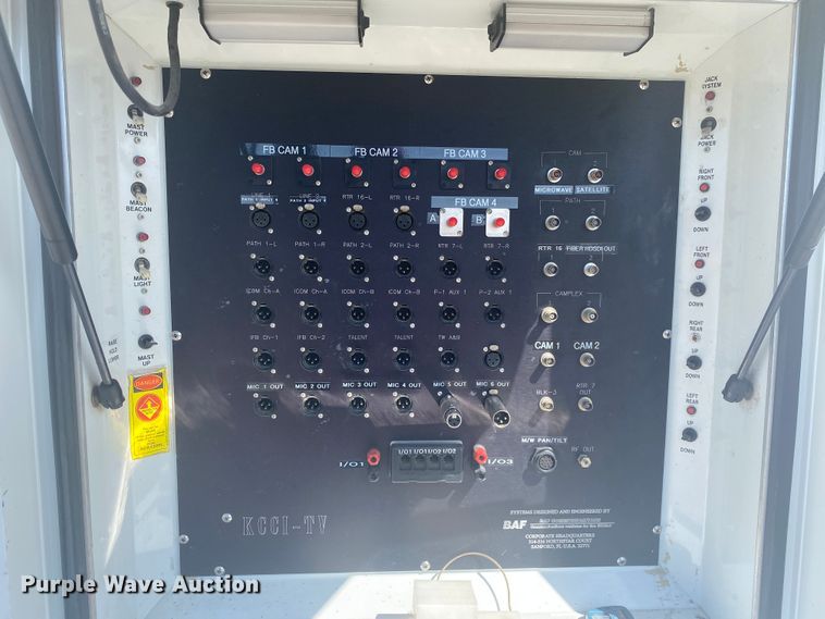 image for item JN9259 1997 GMC T6500  box truck