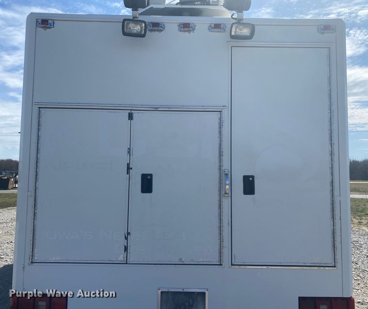 image for item JN9259 1997 GMC T6500  box truck