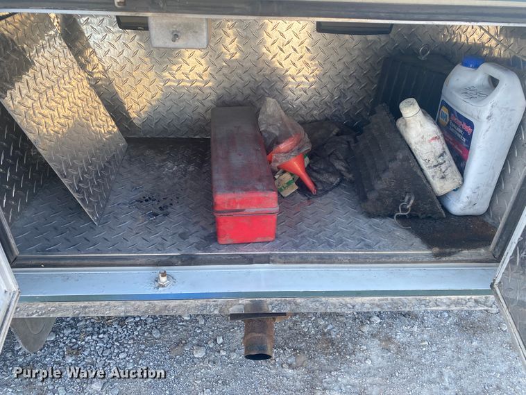 image for item JN9259 1997 GMC T6500  box truck