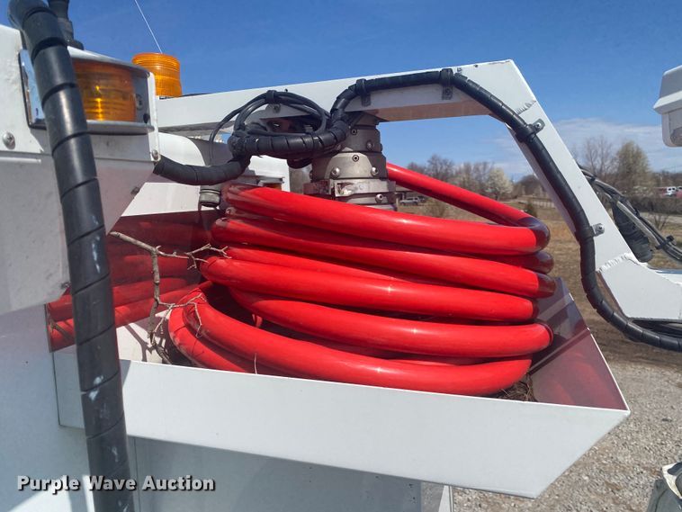 image for item JN9259 1997 GMC T6500  box truck