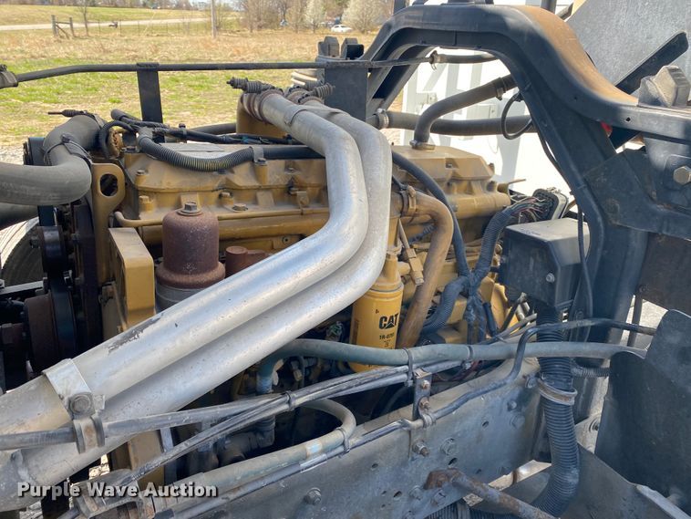 image for item JN9259 1997 GMC T6500  box truck