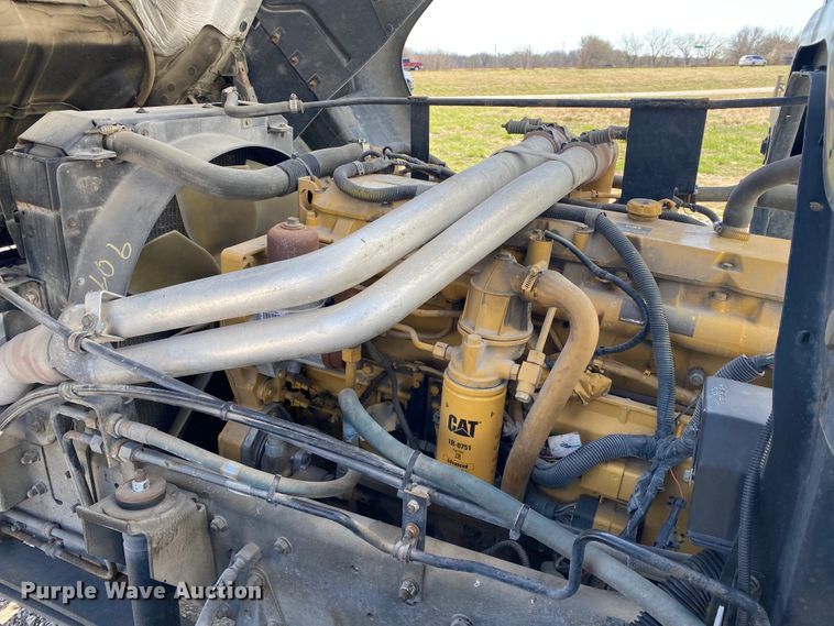 image for item JN9259 1997 GMC T6500  box truck