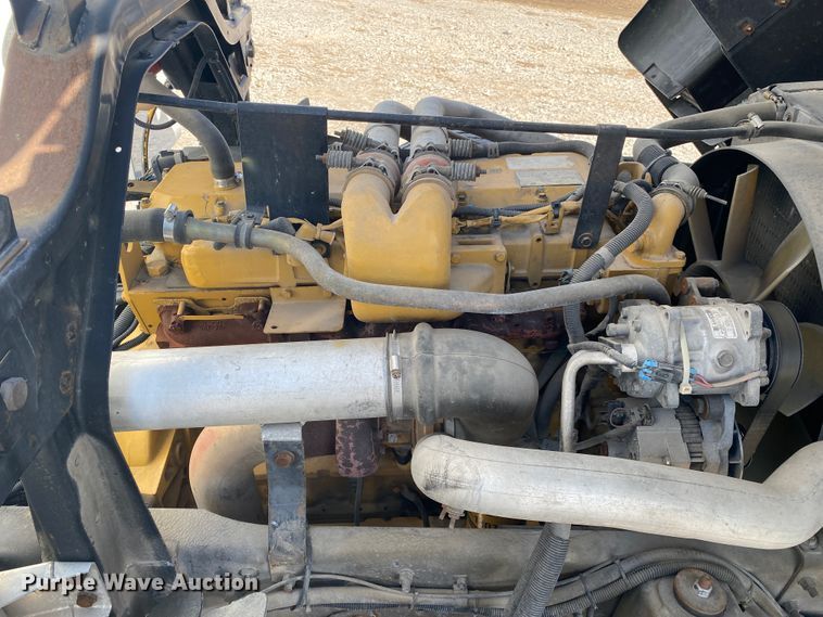 image for item JN9259 1997 GMC T6500  box truck