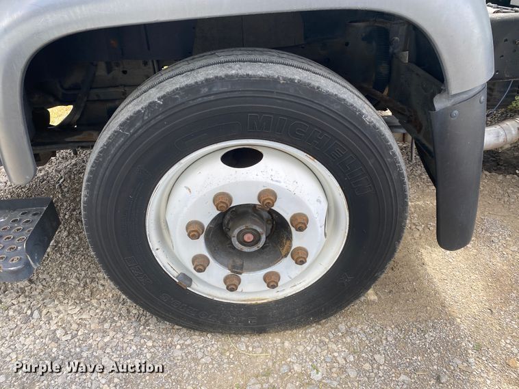 image for item JN9259 1997 GMC T6500  box truck