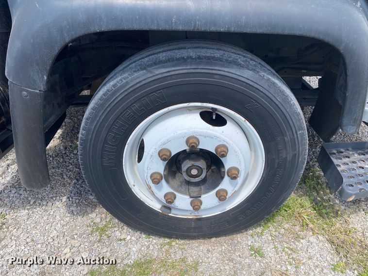 image for item JN9259 1997 GMC T6500  box truck