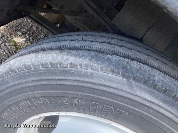 image for item JN9259 1997 GMC T6500  box truck