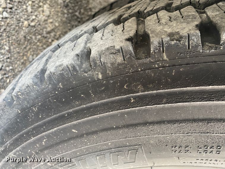 image for item JN9259 1997 GMC T6500  box truck