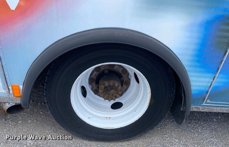 image for item JN9259 1997 GMC T6500  box truck