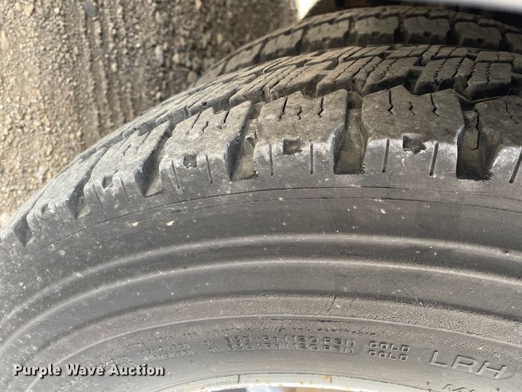 image for item JN9259 1997 GMC T6500  box truck