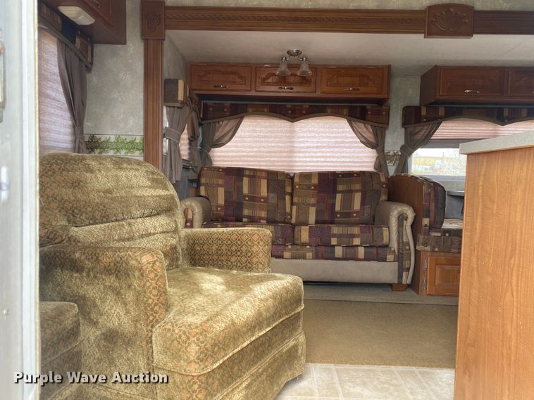 image for item JN9278 2005 Coachmen Chaparral  camper