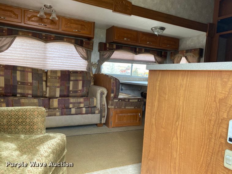 image for item JN9278 2005 Coachmen Chaparral  camper