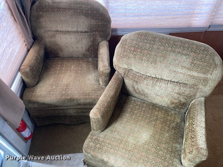 image for item JN9278 2005 Coachmen Chaparral  camper