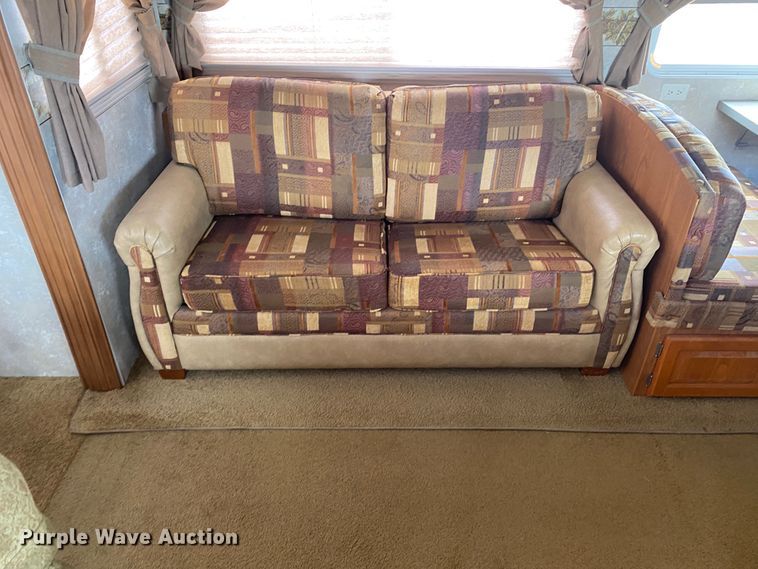 image for item JN9278 2005 Coachmen Chaparral  camper