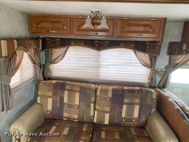 image for item JN9278 2005 Coachmen Chaparral  camper