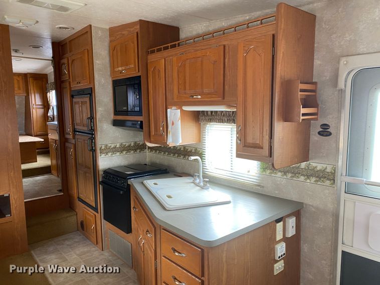 image for item JN9278 2005 Coachmen Chaparral  camper