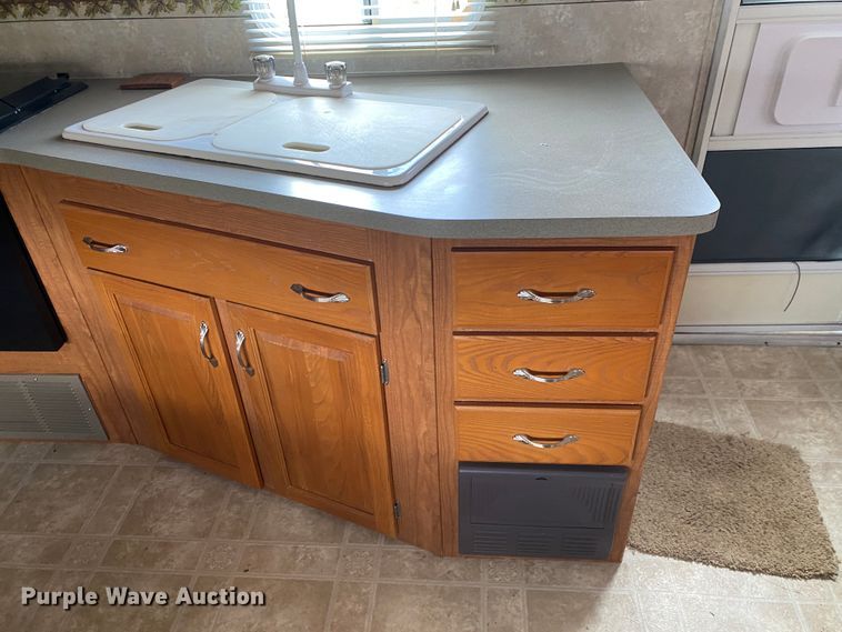 image for item JN9278 2005 Coachmen Chaparral  camper