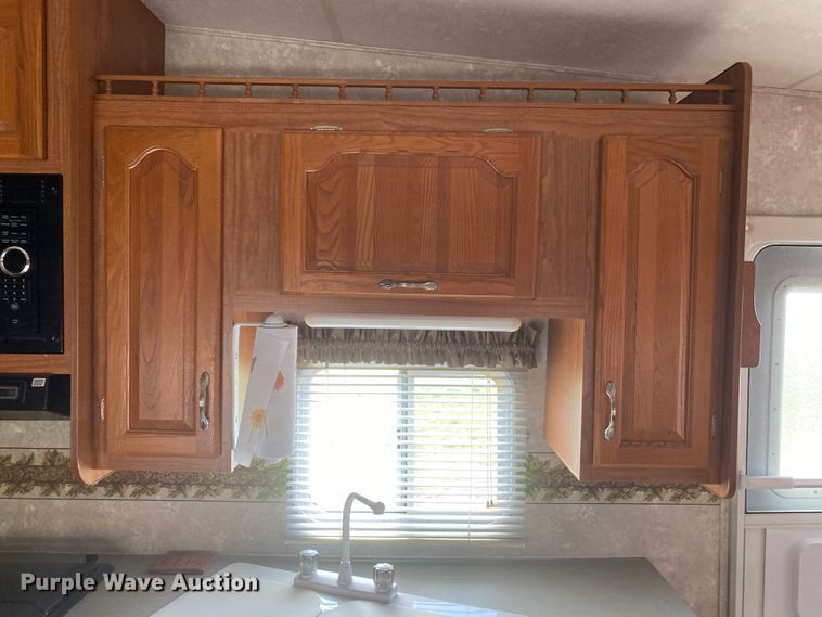 image for item JN9278 2005 Coachmen Chaparral  camper