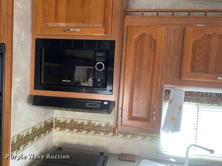 image for item JN9278 2005 Coachmen Chaparral  camper