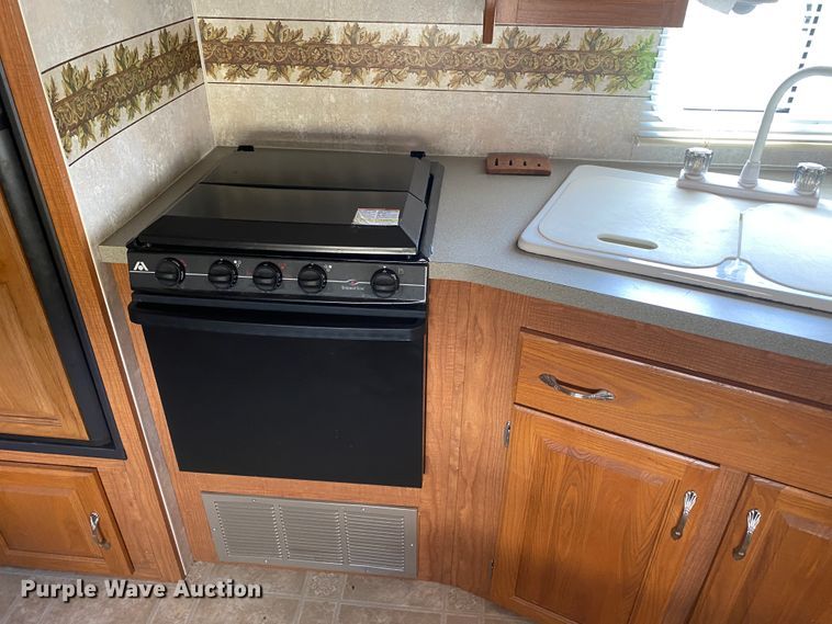 image for item JN9278 2005 Coachmen Chaparral  camper