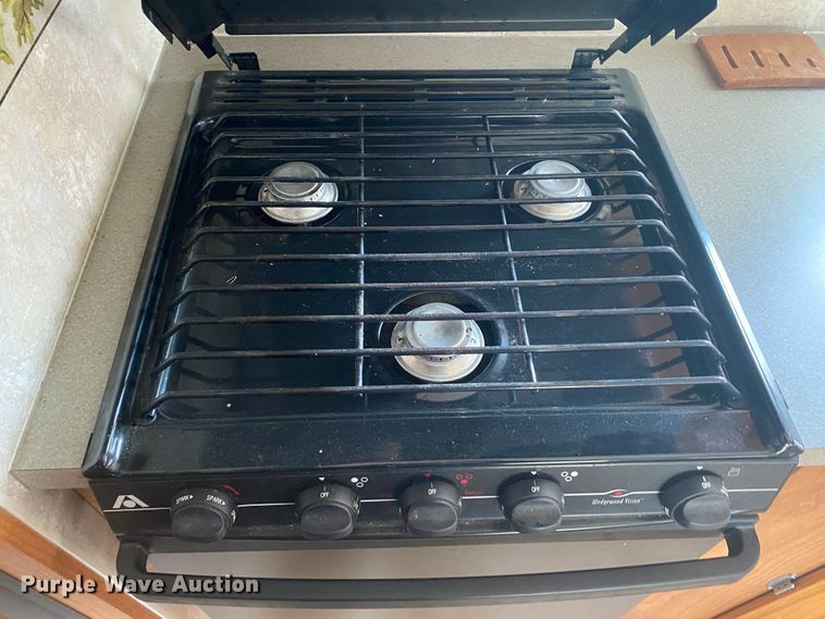 image for item JN9278 2005 Coachmen Chaparral  camper