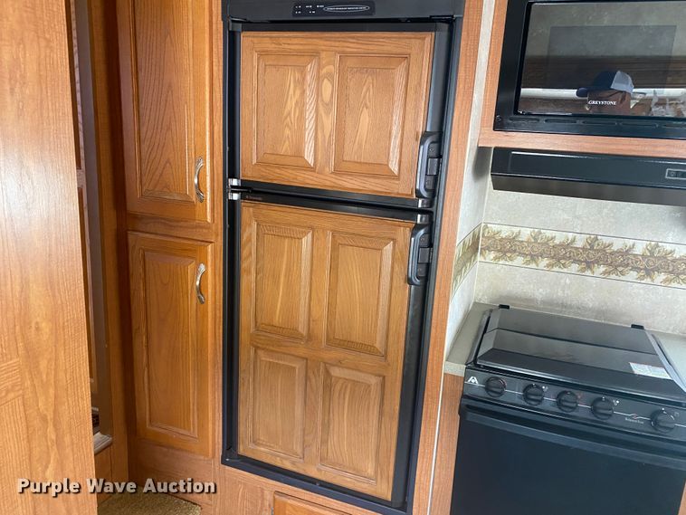 image for item JN9278 2005 Coachmen Chaparral  camper