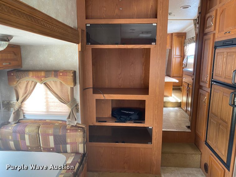 image for item JN9278 2005 Coachmen Chaparral  camper