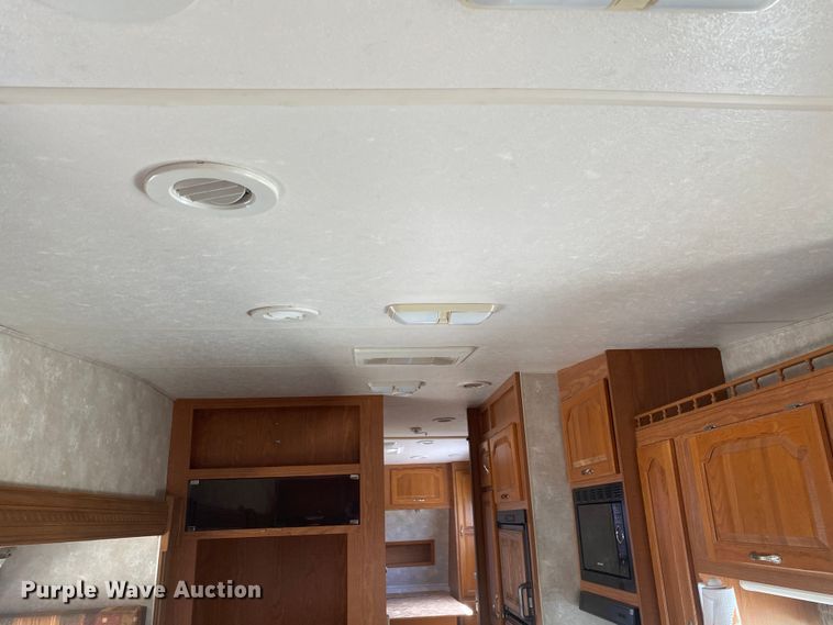 image for item JN9278 2005 Coachmen Chaparral  camper