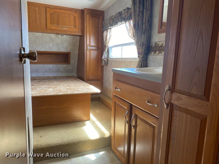 image for item JN9278 2005 Coachmen Chaparral  camper