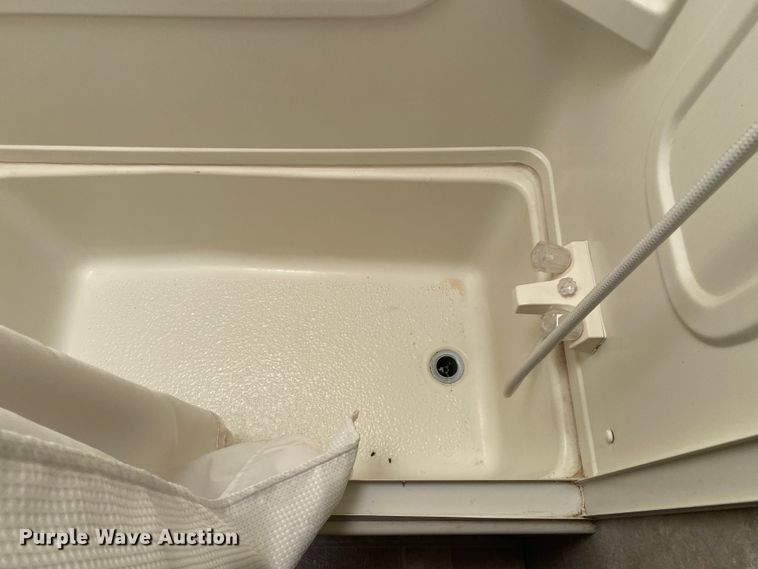 image for item JN9278 2005 Coachmen Chaparral  camper