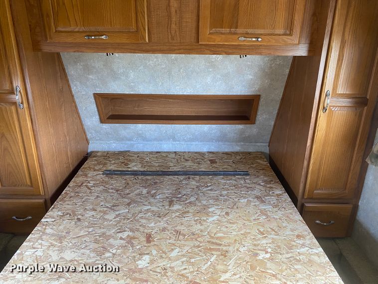 image for item JN9278 2005 Coachmen Chaparral  camper