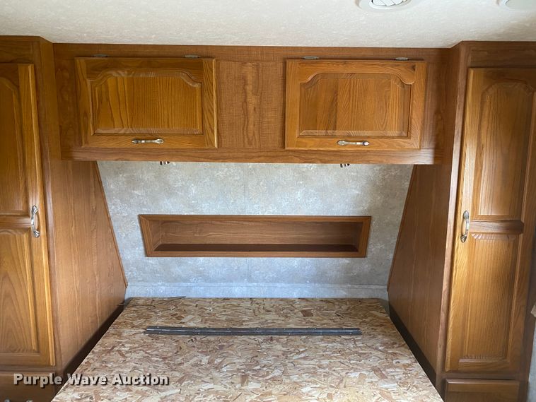 image for item JN9278 2005 Coachmen Chaparral  camper