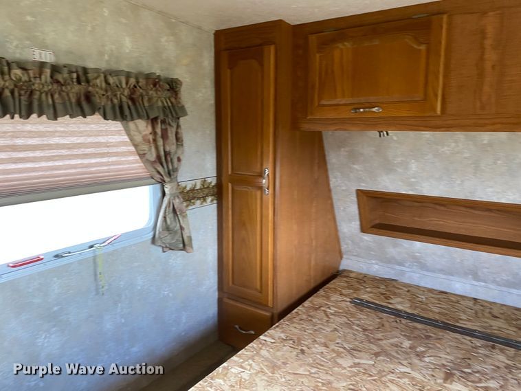 image for item JN9278 2005 Coachmen Chaparral  camper