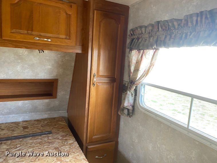 image for item JN9278 2005 Coachmen Chaparral  camper