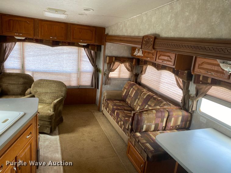 image for item JN9278 2005 Coachmen Chaparral  camper