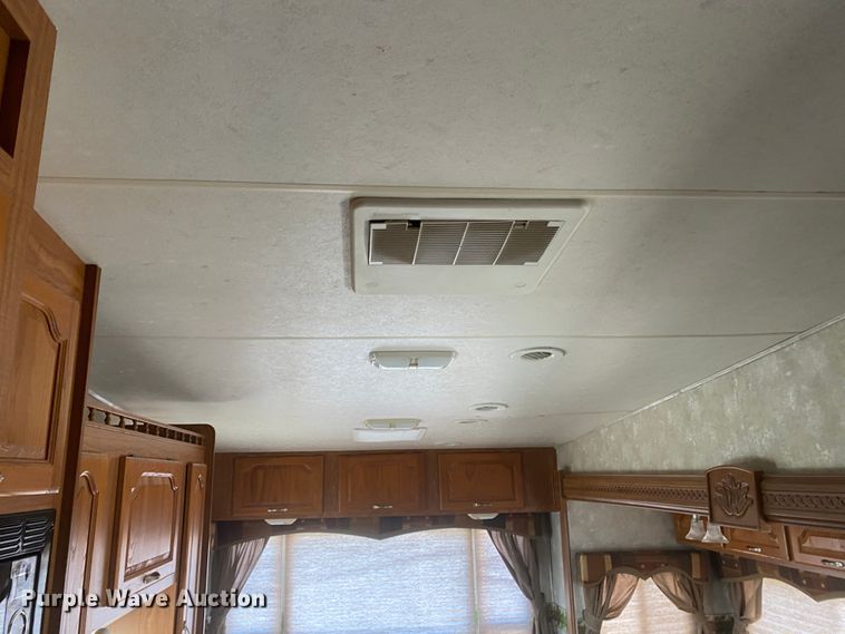 image for item JN9278 2005 Coachmen Chaparral  camper