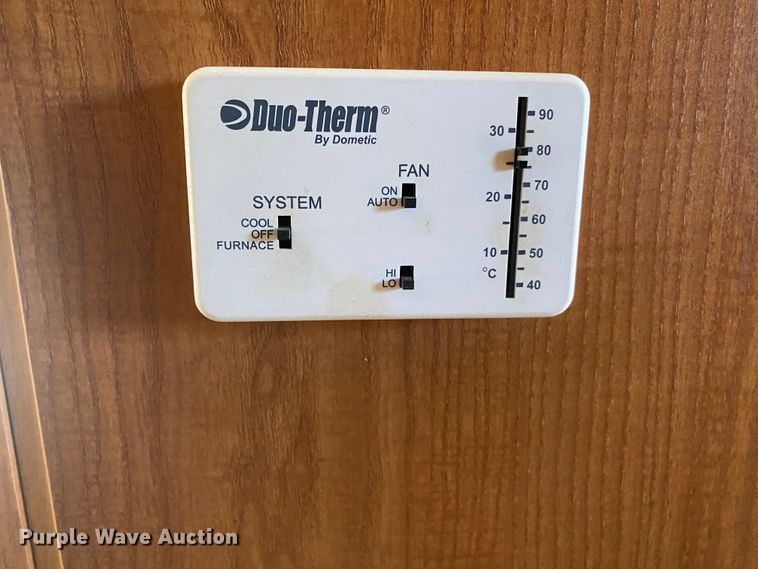 image for item JN9278 2005 Coachmen Chaparral  camper