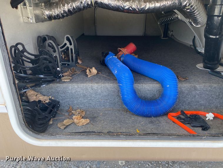 image for item JN9278 2005 Coachmen Chaparral  camper