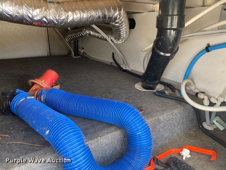 image for item JN9278 2005 Coachmen Chaparral  camper