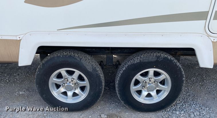 image for item JN9278 2005 Coachmen Chaparral  camper